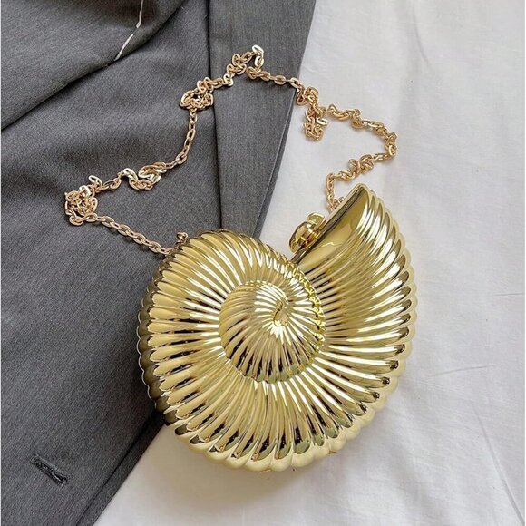Lightweight Metallic Conch Purse - Perfect for Parties & Special Occasions - Picture 2 of 5